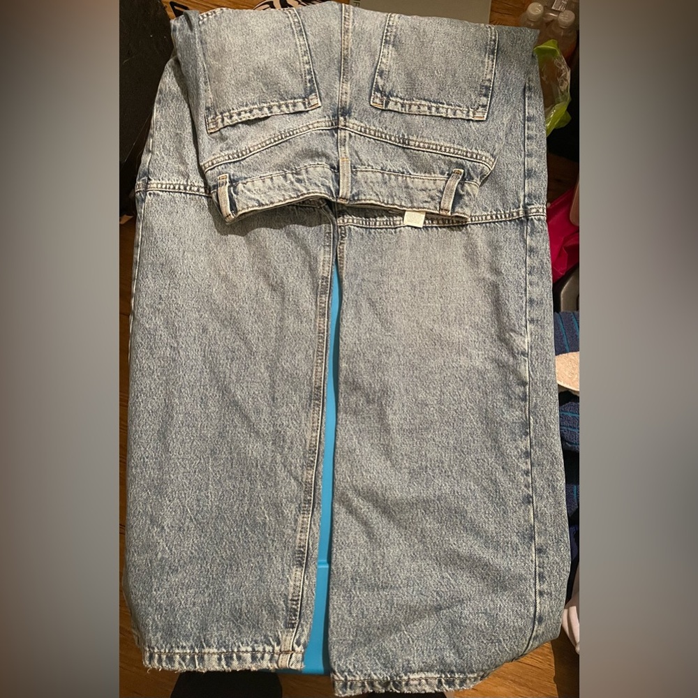 Urban outfitters street jeans size 25 which is a size 1 in USA. Worn a few times